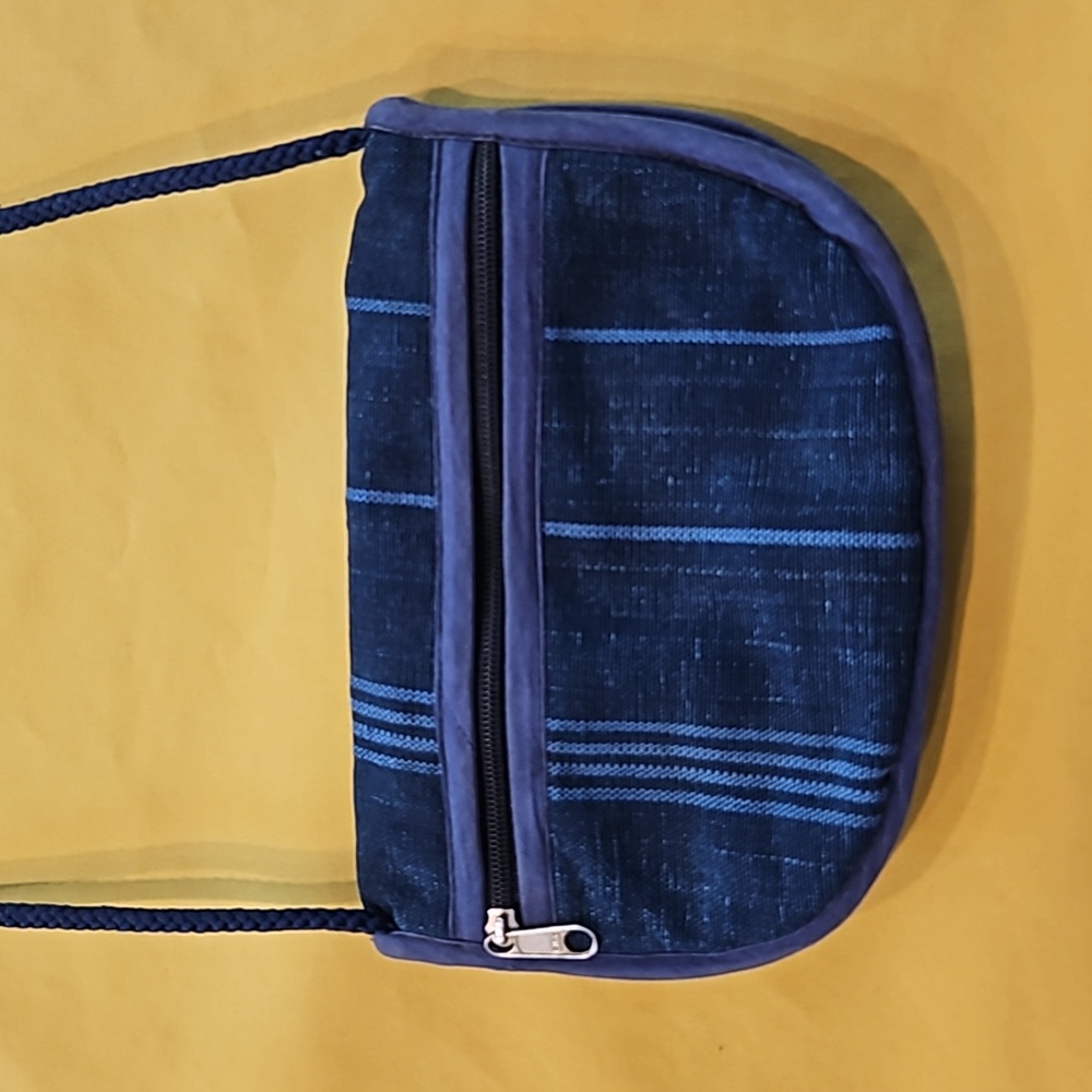 Guatemalan Huipil Crossbody Bag, an Artisanal Piece Crafted From Mayan Textiles - Picture 11 of 16